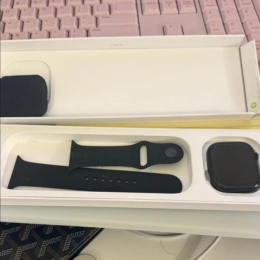 Watch Series 11 46mm - Jet Black Aluminum Case Black Sport Band M/L - 64.0GB